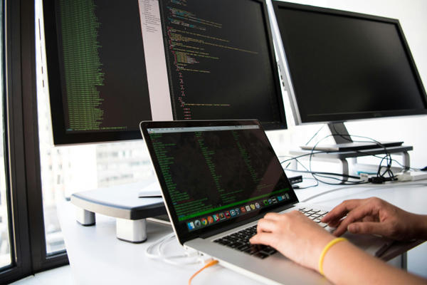 聚焦“AI+新能源” 大模型助力電力交易收益提升:電力能源
