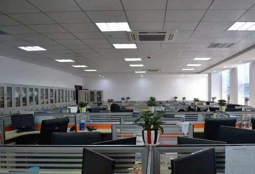 金融監(jiān)管總局尹江鰲：預(yù)計(jì)今年新能源車險(xiǎn)保費(fèi)將達(dá)2000億元左右:新能源
