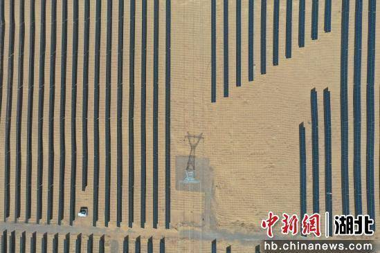 葛洲壩電力沙漠光伏項(xiàng)目助力綠色能源轉(zhuǎn)型:電力能源
