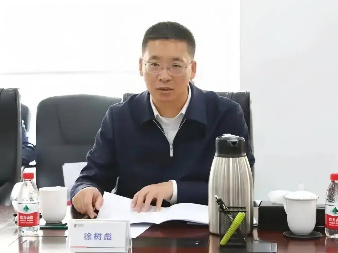 萬(wàn)億電力央企換帥<strong></p>
<p>電力能源
</strong>，清潔能源戰(zhàn)略提速新征程:電力能源
