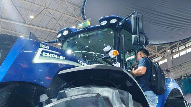 濰柴雷沃新能源拖拉機閃耀2025國際農(nóng)機展:新能源